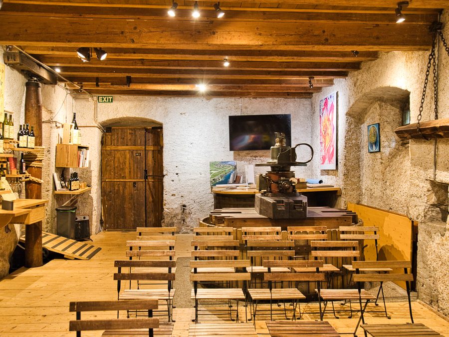 Le pressoir du Domaine Potterat, aménagé en salle de spectacle